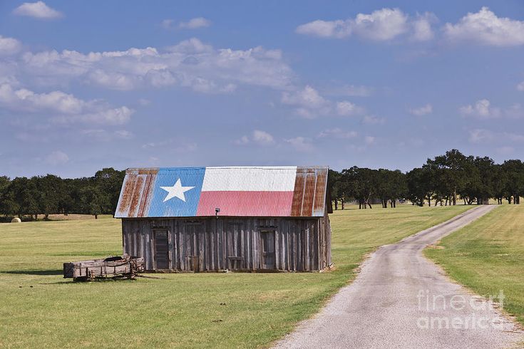 Barn Painted as the Texas Flag by Jeremy Woodhouse | Texas flags, American barn, Flag painting